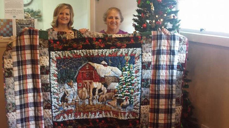Debra Stockard (left), executive director of the Pregnancy Resource Center of South Central Missouri, with Linda Wood (right), winner of this beautiful quilt