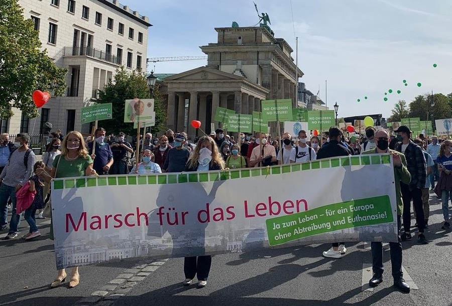 3,000-plus pro-life supporters march for life in Berlin